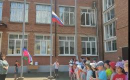 Торжественная линейка школьного лагеря